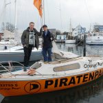 Piraten auf Wahlkampf-Tour: Landtagskandidat Torge Schmidt (li) und Mike Weber, Bürgermeister-Kandidat aus Timmendorfer Strand