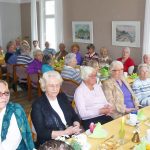 Bei Kaffee und Kuchen hatten die Timmendorfer Senioren Gelegenheit, die Bürgermeister-Kandidaten von der „menschlichen Seite“ kennenzulernen