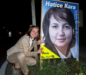 Persönlich aufgeklebt: "Danke für 30%" sagt Hatice Kara (Foto: René Kleinschmidt)