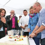 Anschnitt der Champagnertorte mit Bürgermeisterin Hatice Kara, Moderator René Kleinschmidt, Spitzenkoch Armin Reinhardt (Hotel Seeschlösschen), TV-Moderatorin Heike Götz und Konditormeister Christian Fitz