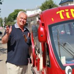 Gerhard Kockel brachte die Timmendorfer Presse-Crew mit Elektromobil "Timmi" zum Ziel