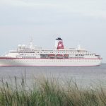 Hoher Besuch: „Traumschiff“ MS Deutschland in Scharbeutz