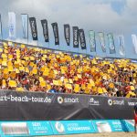 Anfeuern mit sonnengelben "Klatschen" in der Ahmann-Hager-Arena (Foto: S. Dittmann)