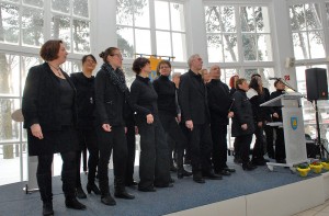 Der Gospelchor der Timmendorfer Waldkirche begrüßte stimmgewaltig die rund 300 Gäste