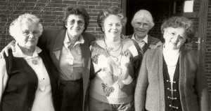 Gründerinnen anno 1983: Hilde Lüpke, Helga Schütt, Hilde Bestmann, Helga Horn, Traudel Hummel (nicht auf dem Foto: Gründungsmitglieder Frau Oechsle und Frau Waslawczyk).