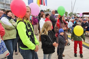 Einige hundert Besucher aus Niendorf und Umgebung sowie viele Urlauber kamen zur Eröffnung in Niendorf