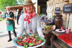 Leckere Erdbeersnacks für die Presse. Hier: Erdbeeren mit Schokoladenhülle