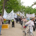 Großer Aufmarsch auf der Timmendorfer Promenade: der Besuch des Bahnchefs war Anlass zum Protest