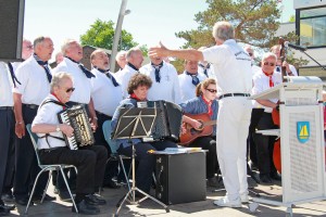 Der Shanty-Chor sang unter Leitung von Henning Rabe