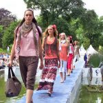 "Mode" lautet der zweite Schwerpunkt der Werbekampagne: Wie hier sollen Models durch Timmendorf auf dem Catwalk laufen (Foto: Jaacks Fashion-Show, René Kleinschmidt)
