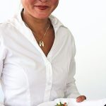 Kulinarischer Auftakt mit Genuss-Faktor: Jasmin Schoen serviert köstliche kleine Speisen