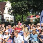 Spannung und Begeisterung im Publikum: tausend Handys werden gezückt, alles fotografiert