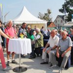 Mit feinen Fisch-Häppchen und Getränken wird das Novum im Hafen gefeiert