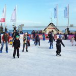 Große Freude bei den Kufenflitzern: Die Eisbahn auf der Dünenmeile ist wieder eröffnet!