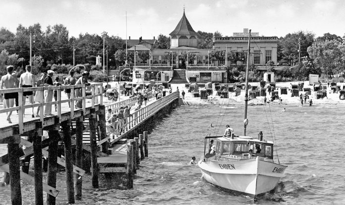 So sah es in den 1930er Jahren aus: Timmendorfs Seebrücke mit der 