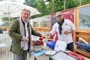 "Das ist eine spontane Sommerparty", freuen sich Steffen Lowag (li) und Bert Flaig