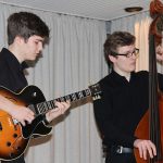 Die Nachwuchsmusiker Vincent und Alexander unterhielten die Gäste mit softem Jazz