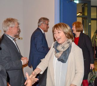 Unter den zahlreichen Gästen waren auch die Landtagsabgeordnete Sandra Redmann (SPD, vorne) sowie Bettina Hagedorn, SPD-Vertreterin im Bundestag. Foto: AB