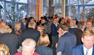 Großer Andrang beim Scharbeutzer Neujahrsempfang. Zu den Gästen zählte auch Ingo Gaedechens, CDU-Vertreter aus Ostholstein im Bundestag (ganz rechts) Foto: AB