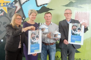 Die die Initiatoren der Veranstaltung auf der Pressekonferenz im Movie Star Bad Schwartau am 22.1.2016: v.l.n.r. Annemarie Krause-Gumtrum, Vorstand Kommunales Kino Bad Schwatau e.V., Dr. Sabine Pfeifer, Geschäftsführerin Albertinen-Stiftung Hamburg, Lars-Roman Paech, Inhaber Movie Star Bad Schwartau, Michael Schopenhauer, Vorstand Kommunales Kino Bad Schwatau e.V. Foto: Isabel Baumschäfer