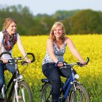 Rapsradeln auf geführten Touren - das Frühlingsvergnügen mit sportlichem Flair gehört zum beliebten Freizeitprogramm (Foto: Christian Schwier / fotolia)