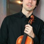 Der junge portugiesische Violinist Daniel Abrunhosa von der Lübecker Musikhochschule verzaubert das Publikum mit seinem Geigenspiel