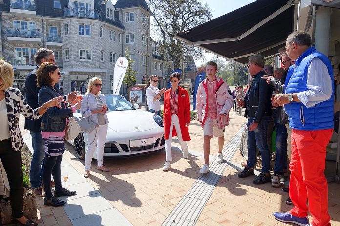 Event für höchste Ansprüche: Porsche und Edel-Mode vor dem Fashion-Store CHRISTINA'S