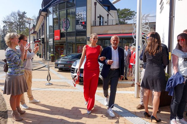 Krönender Abschluss: Volker Liebrecht mit Model auf dem Catwalk