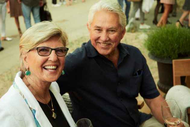 Schwiegerletern bei der Party: Joyce und John Carlsen (Eltern Dana Schweiger) ©barefoot Hotel Bob Leinders