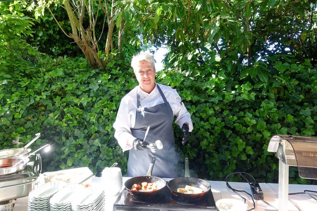 Hier wird gegrillt: Fisch und Steak direkt am Tisch