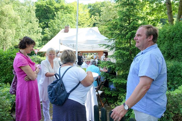 Dorfvorsteher Dierk Dübrook freute sich über das große Interesse am Jubiläumsfest