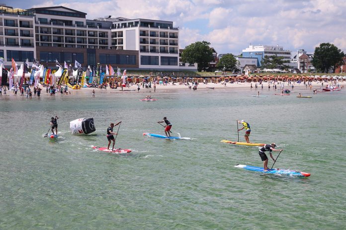 Sportlicher Start vor dem Hotel Bayside (© Hoch Zwei)