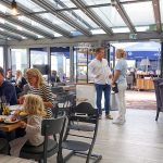 Verschiedene Elemente prägen den ausdrucksvollen Einrichtungsstil. Hier kann man sich wohlfühlen und typische US-Snacks genießen