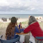 Einzigartig ist die Aussicht: auf den Plätzen zum Meer genießen Sie die frische Brise und die entspannte Atmosphäre am Strand