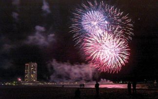 Silvesterfeuerwerk am Meer: Ein unvergesslicher Jahresbeginn © Voegele