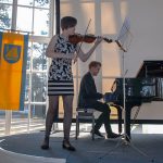 Klassik in der Trinkkurhalle: Felicitas Dwars (Geige) und Leonard Schwerdtfeger (Klavier) sorgten für die musikalische Einstimmung in der Trinkkurhalle © Susanne Dittmann