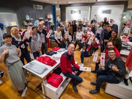 Premiere am historischen Markt: Neueröffnung bei Peek&Cloppenburg Motiviert und engagiert startet das Peek&Cloppenburg-Team in den neuen, attraktiven Geschäftsräumen © Olaf Malzahn