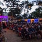 Einzigartige Stimmung beim Konzert im Innenhof der Trinkkurhalle direkt am Meer © Susanne Dittmann