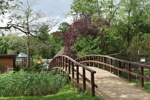 Über diese Brücke kommt man zum Kinderspielplatz und zur Festwiese. Dort wurde das 35jährige Jubiläum gefeiert.