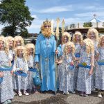 Neptun, der Meeresgott, eröffnet mit seinen Nixen die 59. Haffkruger Aalwoche im schönen Fischerdorf Haffkrug