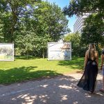 Große Kunst in Mega-Maßen schmückt den Strandpark an der Kurpromenade