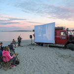 Frische Luft bei Spaß und Action: Das Wanderkino ist jetzt wieder am Strand unterwegs (Foto © TALB)