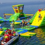 Das Riesending bringt einen Riesenspaß: Im Auf den luftgefüllten „WaterSports“ Gummimatten amüsieren sich nicht nur die Kids königlich