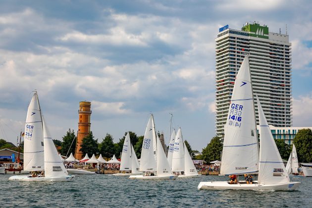 Die Dyas segelten statt eines offiziellen Rennens immerhin ihr Showrennen in der Trave. Foto: segel-bilder.de