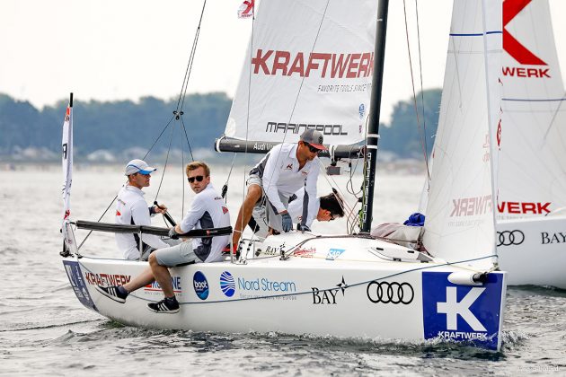 NRV-Steuermann Tobias Schadewaldt seglt sein Team zur Zeit auf einem souveränen ersten Platz. Foto: segel-bilder.de