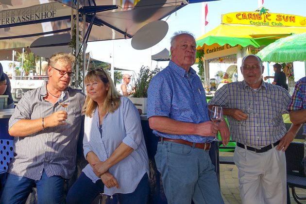 Prost auf den Sommer! Ortsprominenz beim Weinfest