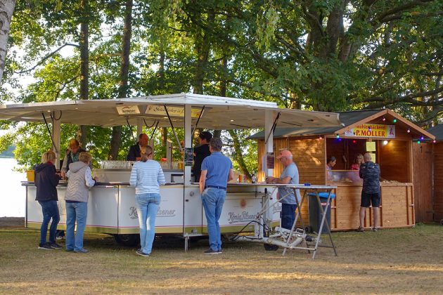 Gute Laune bei Klönschnack und Bier am See