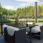 Gemütliche Lounge-Sessel laden zum entspannten Klönschnack ein