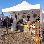 Handgestricktes für den Herbst: Hier gab es Capes, Pullover u.a. in großer Auswahl