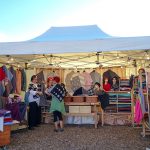 Mode aus eigener Schneiderei: besondere, ausgefallene Lieblingsteile, präsentiert im Niendorfer Hafen